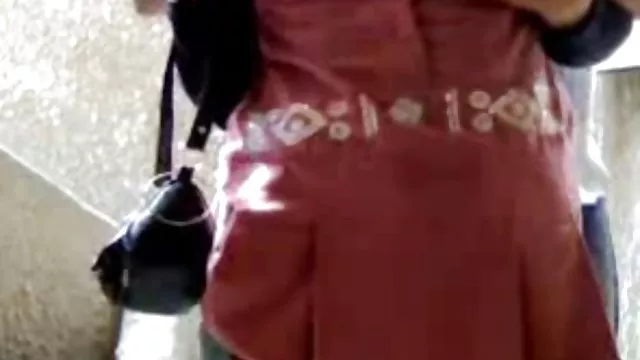 性感的妈妈与这样一个身材需要操和结束的脸