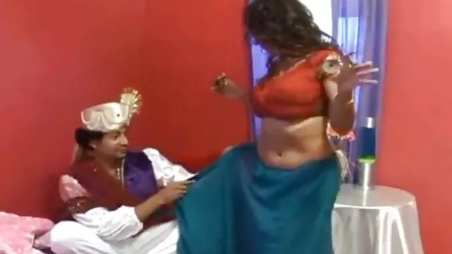 硬三人性爱, 婊子搞砸成洞