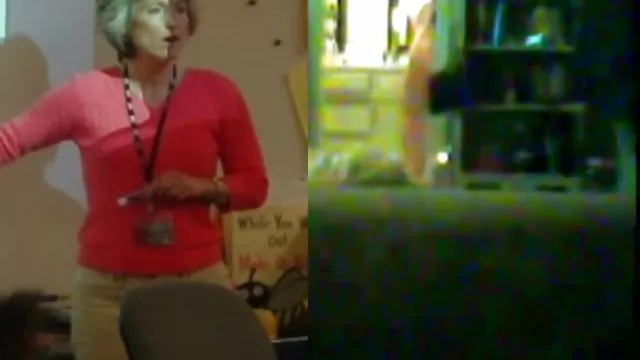 性感的金发女郎与巨大的,令人垂涎的tits采取两个厚厚的迪克在她的甜洞