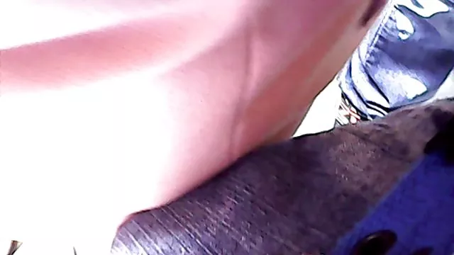 一个像拉纳多一样的护士穿着内裤在办公室等码头