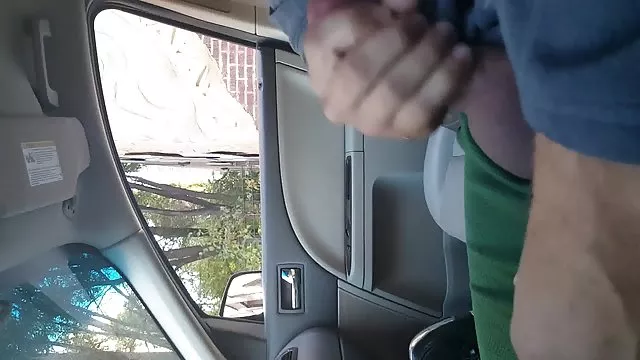 丰满的茉莉花喜欢在肛门里乱搞