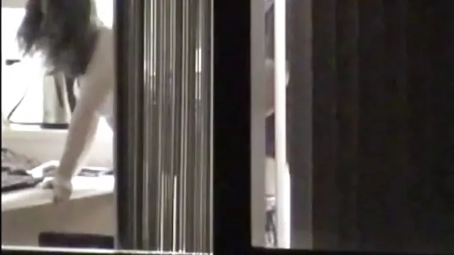 性感的金发女郎与长漆指甲吸在黑鬼的kheu