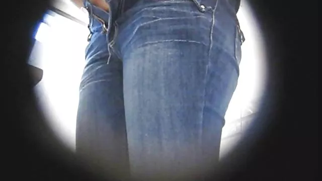 哥德舔的皮金发,抚摸她坐和倒精子